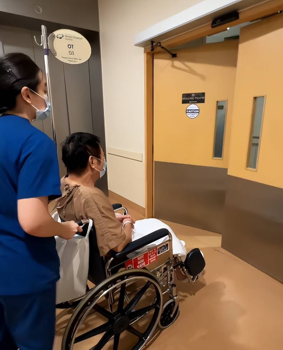 李连杰手术过程曝光价值两亿佛珠不离手，报平安才肯摘下，网友评论一针见血