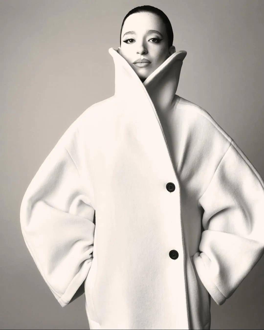 奥斯卡影后对决、古董香奈儿高定坐镇、女魔头自我致敬——VOGUE九月刊封面大战