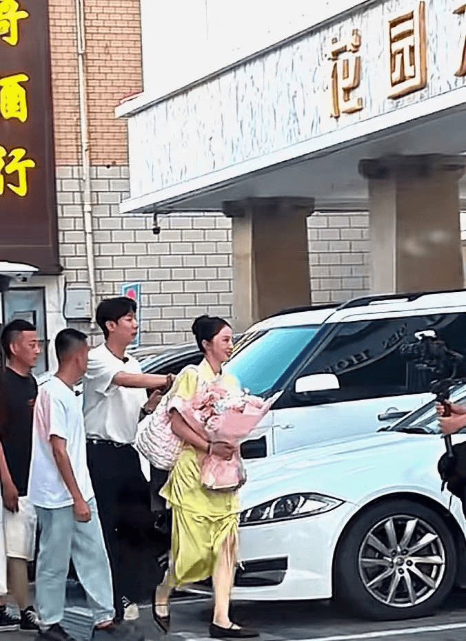 独家！张维伊婚宴真实价格曝光，人均三百元，在当地扬眉吐气了