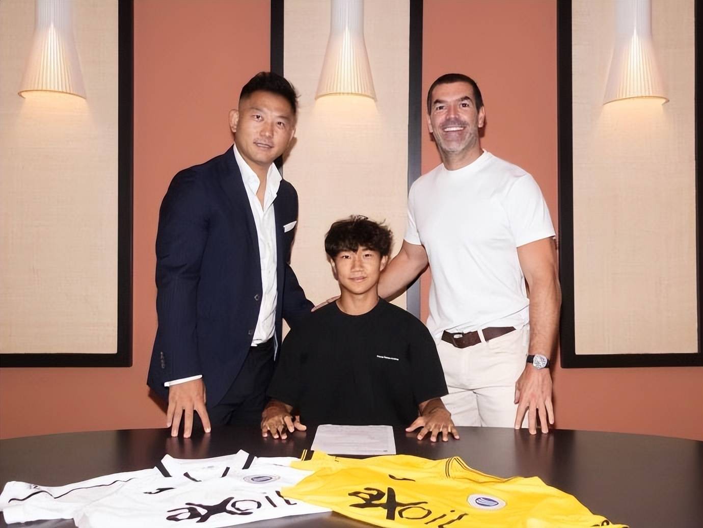 留洋多一人！19岁小将欧洲篮球联赛中文网__赛程比分+球队资讯+盘口分析加盟巴萨罗那球队力争踢上高级别比赛！