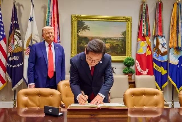 没给李在明留面子，特朗普主动摊牌，只给韩国留下一个选择