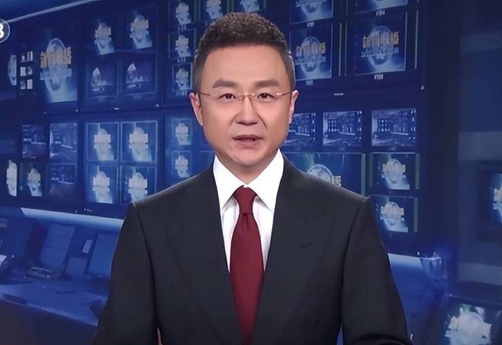 一开口就赢了全场！九三阅兵解说员揭晓，原来是他们两位，都是央视知名主持人，颜值才华气质并存