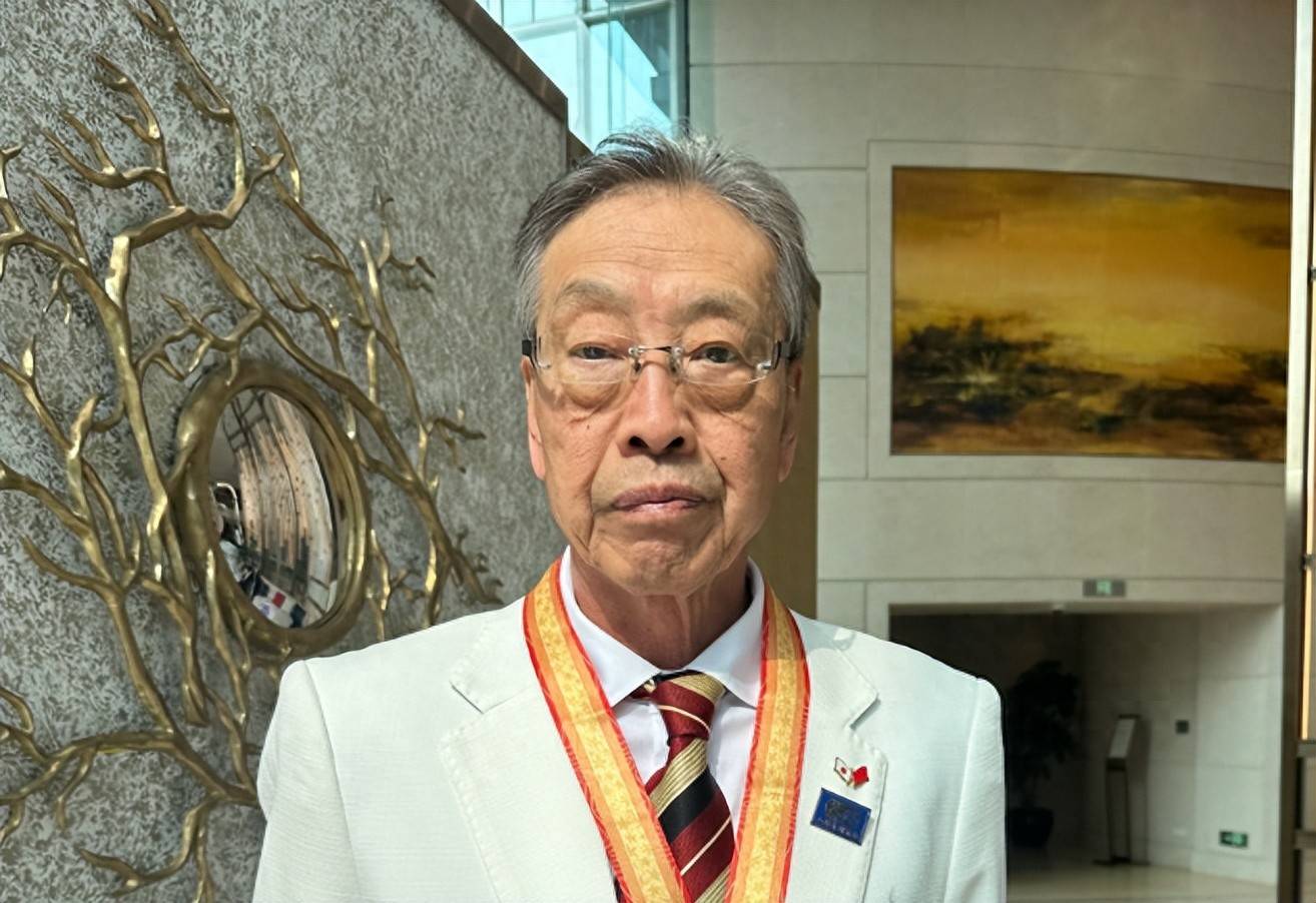 看完九三阅兵后，一名身份特殊的日本人，给石破茂指了一条明路
