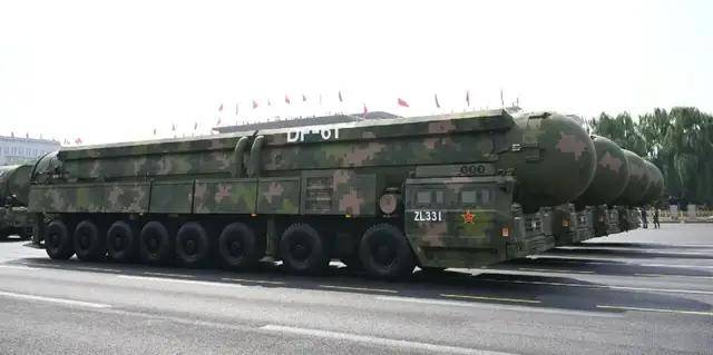 东风31BJ退化为“井射弹”？明明能机动发射，为啥还用发射井？