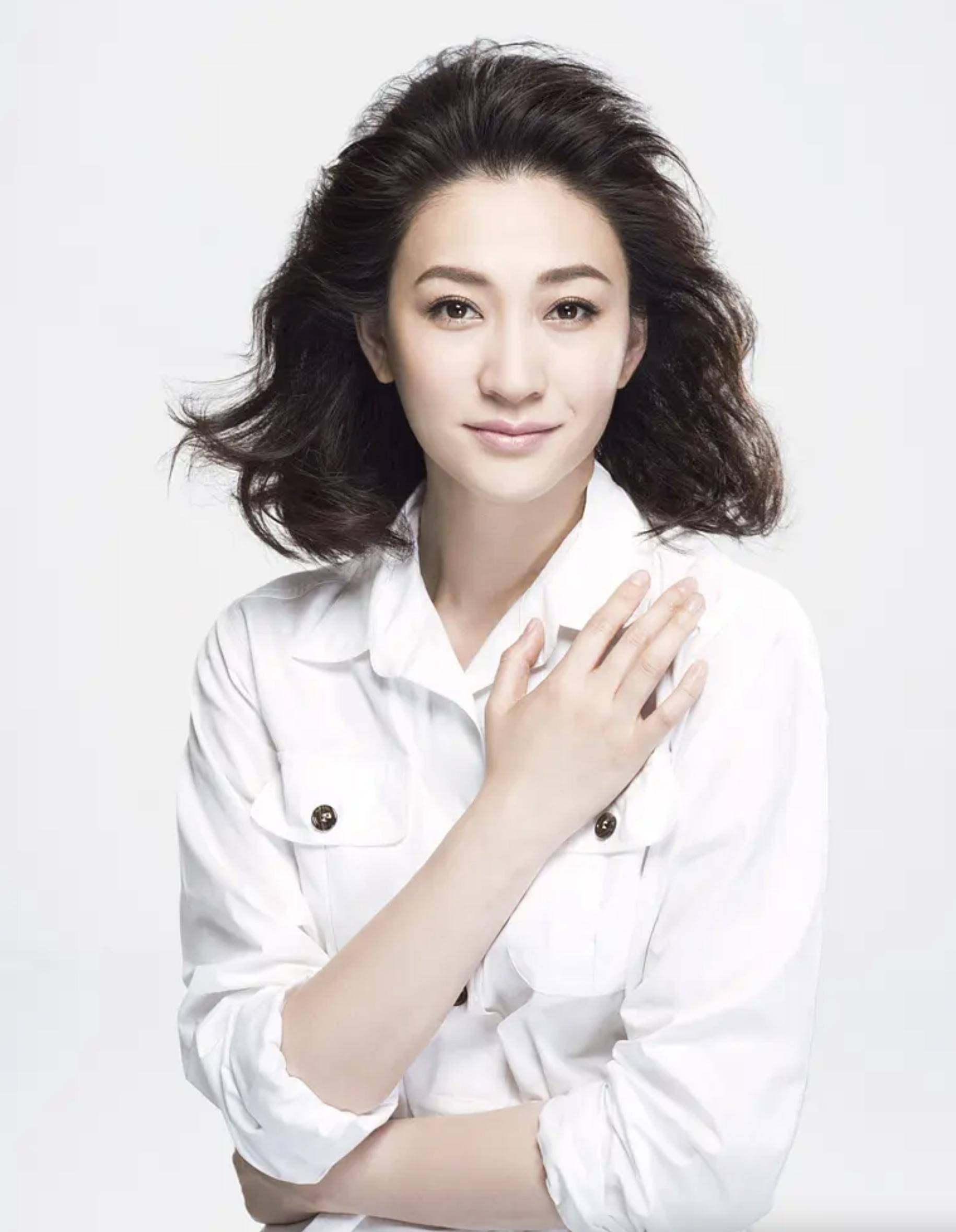 人前人后两副面孔，这一次，48岁李小冉的“真面目”彻底藏不住了