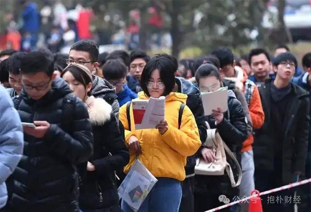 编制幻觉破灭：中部大省砸铁饭碗，教师转岗做保洁保安