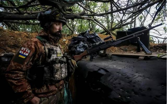 俄军突然想明白了：一夜轰炸乌149个目标，92名美国雇佣兵被杀