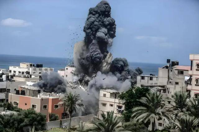 中美2通紧急电话释放重大信号，9.3阅兵后，美国真的怕了？