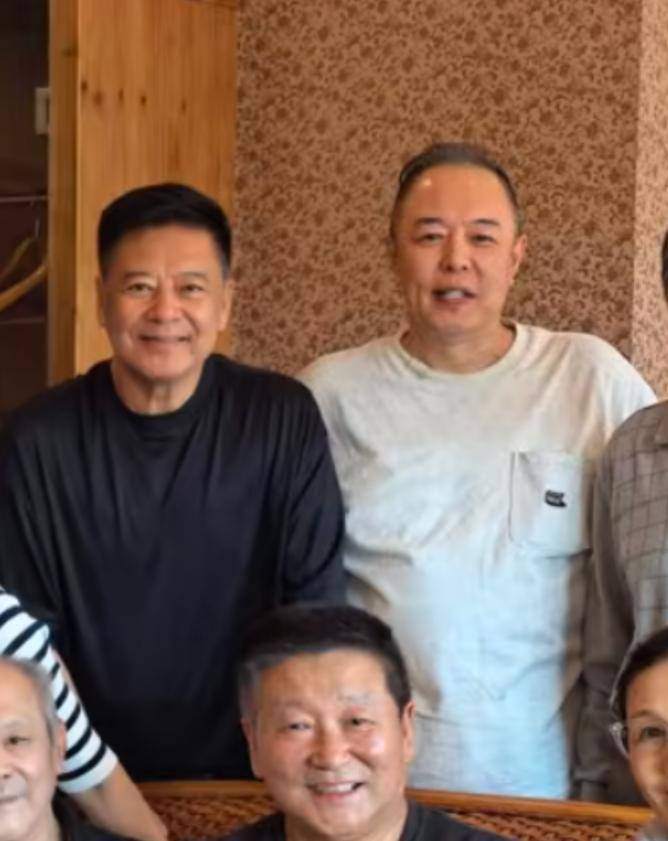 北电78明星班相聚，张铁林变化大，周里京方舒没来，有2人已去世
