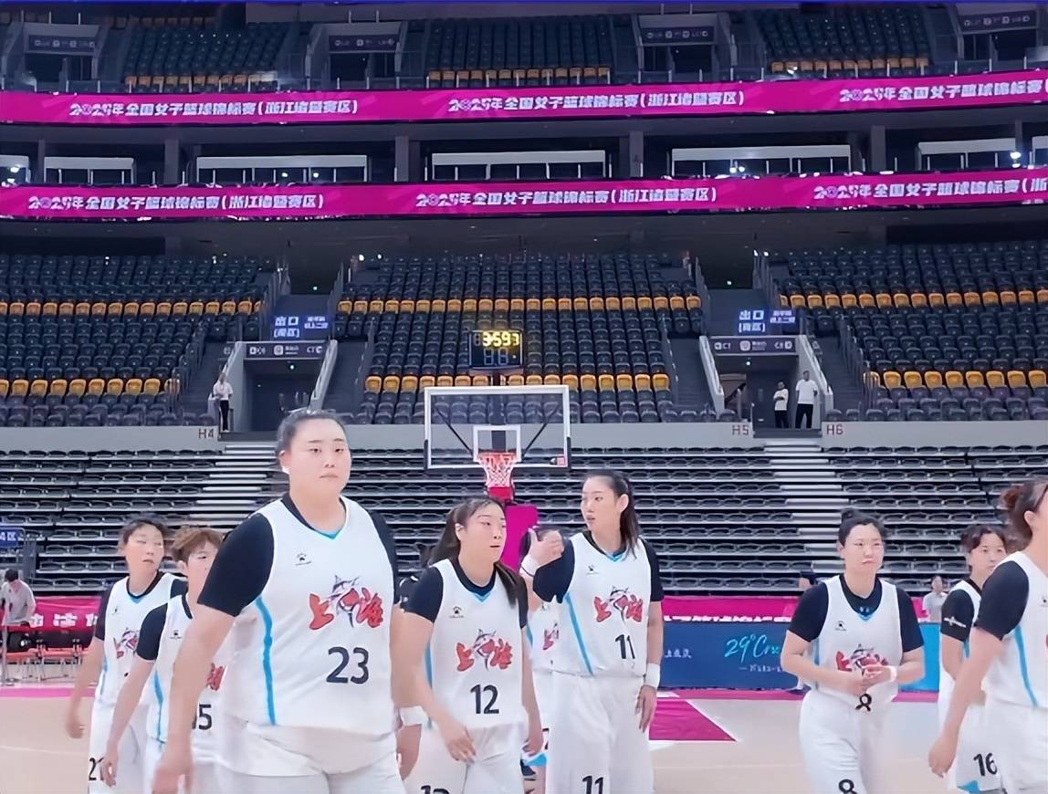 原创             换队首秀轰37+12！中国女篮2米01女版奥尼尔闪耀：宫帅该招进她？