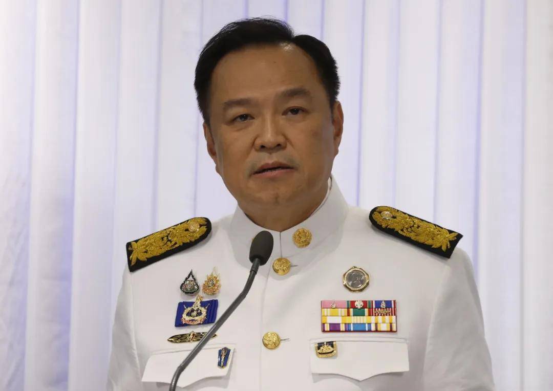 泰国新总理夫人：比总理小20岁，网红店主，气质温婉，钟爱名表