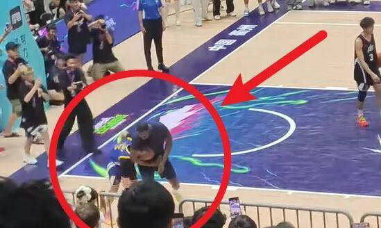 叫扬叔 - 全网最会整活的苏超球迷  足球圈热梗收割机追梦格林百分大战惊艳登场锁喉表演精彩纷呈