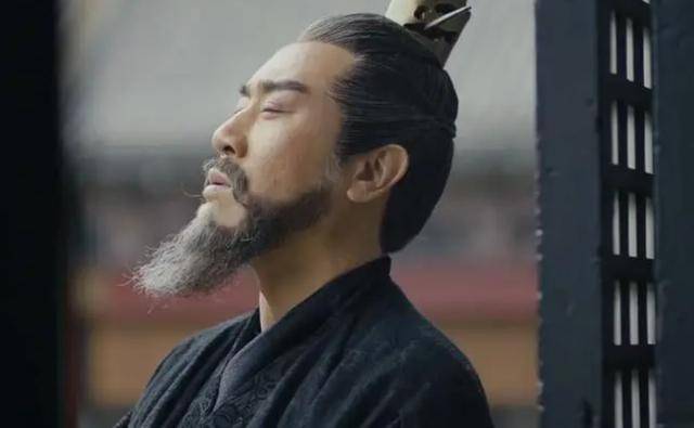 曹操挟天子以令诸侯，汉献帝为何不下令斩了曹操，夺回大权？