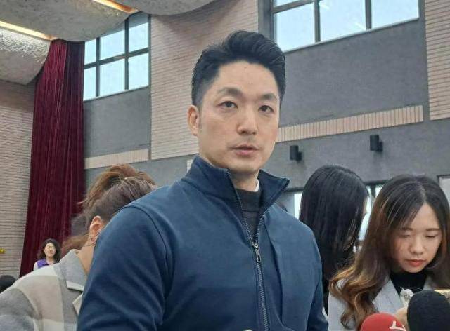 为什么蒋万安在九三阅兵前后，展示出如此徘徊矛盾的行为？