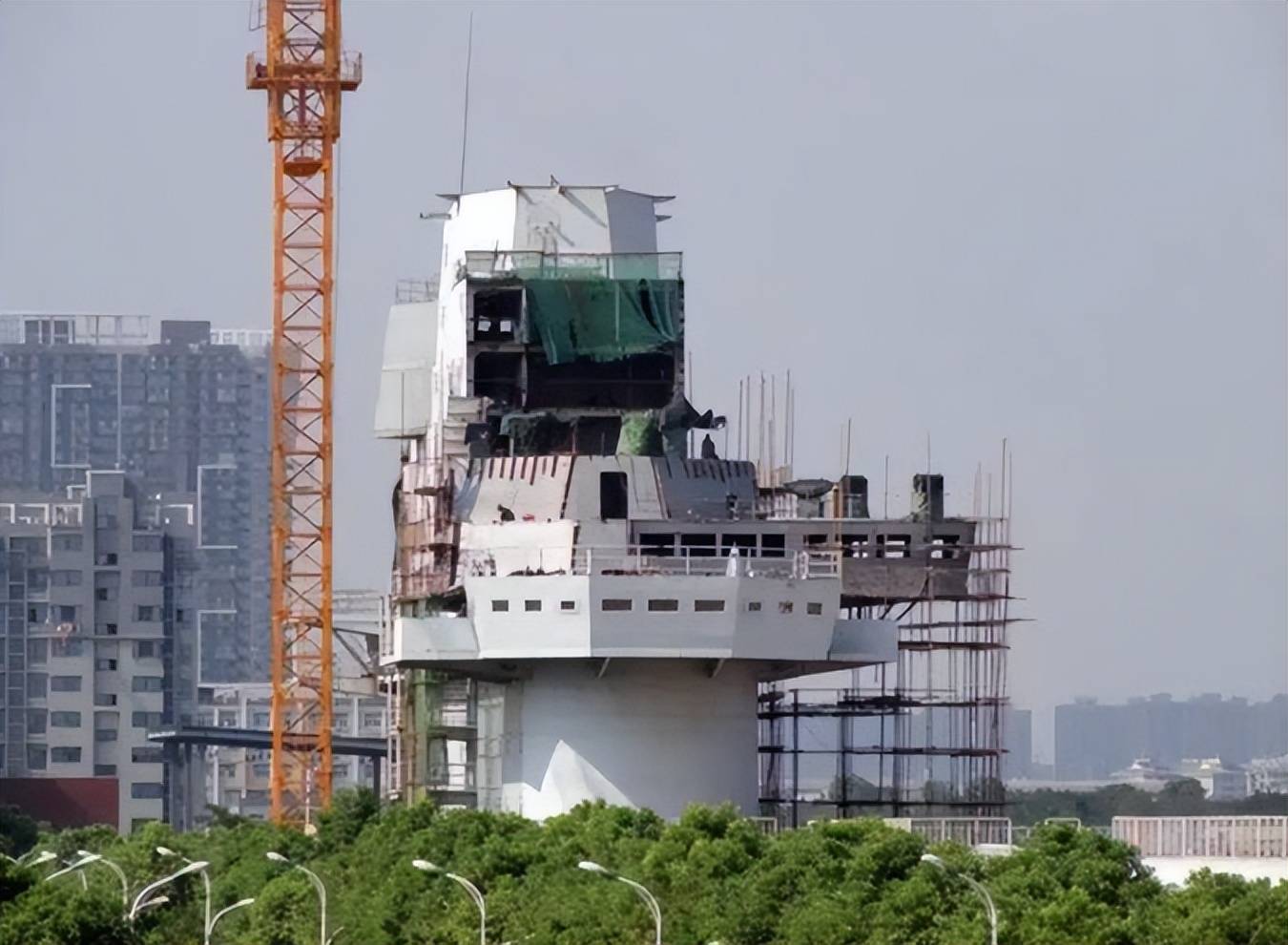 福建舰服役在即，核航母也快来了？“航母楼”变样，美军道心破碎