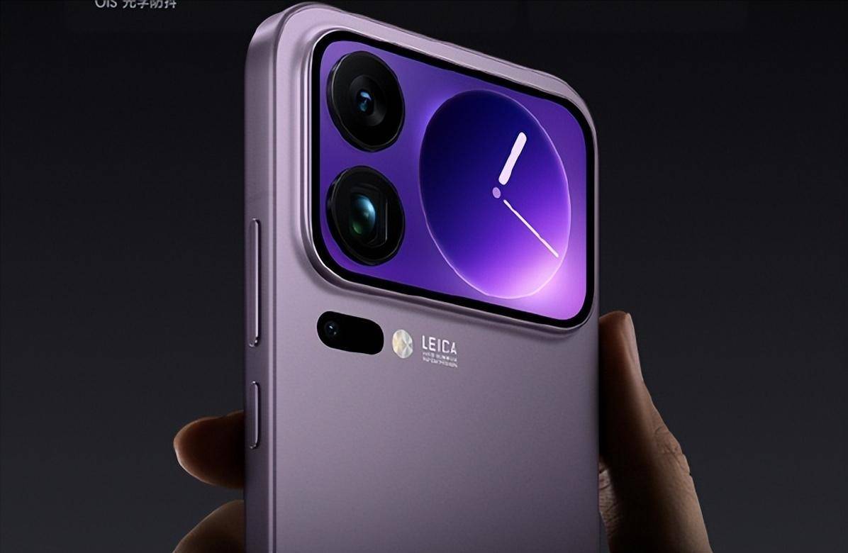 一晚卖断货？小米抄苹果作业，iPhone17 的 “灵魂配件” 被小米抢了？