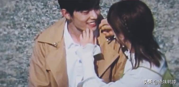 ���ϰѰ���ֱ�ӵݸ�Фս,ע��Фս������ʶ��Ӧ,��Ҳ̫��Ȼ�˰�