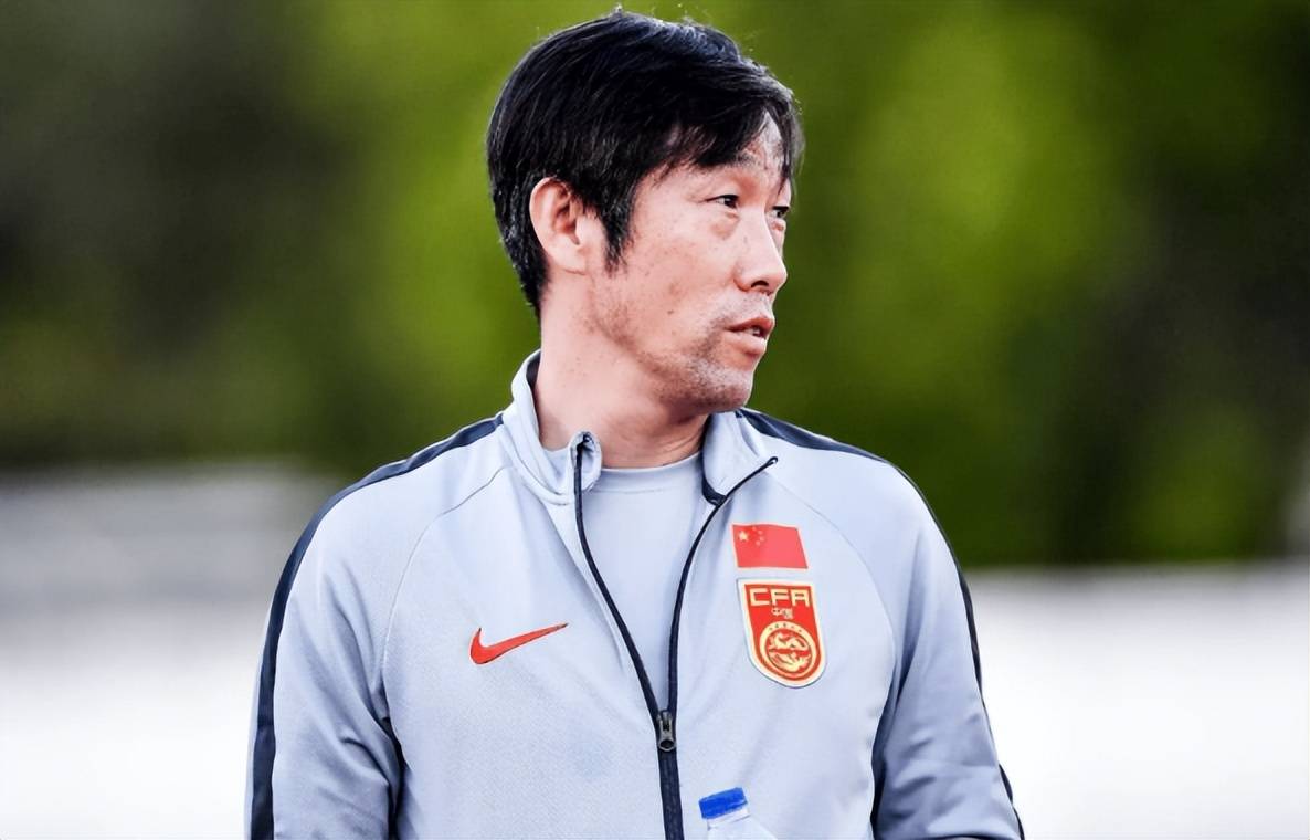 国足选帅消息满天飞本土教练仅有1人符合要求邵佳一郑智都不够格