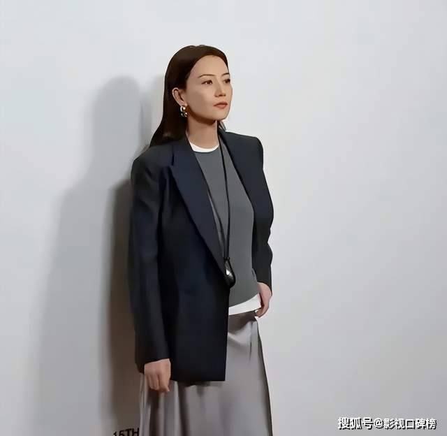虽然都是45岁，高圆圆看上去不太自然，董洁被网友评价老得像58岁