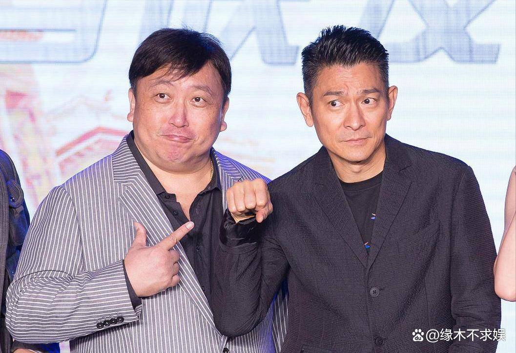 王晶疑暗讽刘德华不敬业：不懂功夫就用替身，不如郑少秋努力！