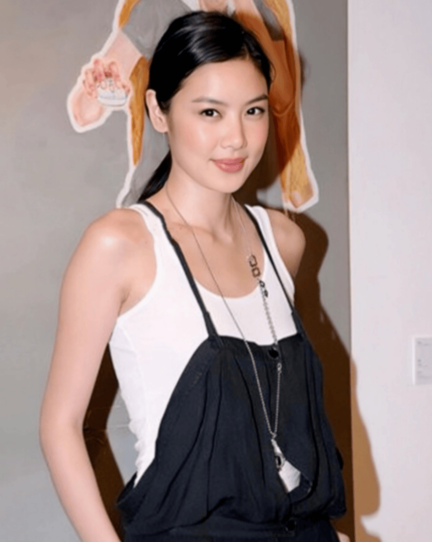 黎明花7亿追她，她却离开黎明二婚嫁给大19岁的“假富豪”，如今再爆离婚，44岁的乐基儿大变样