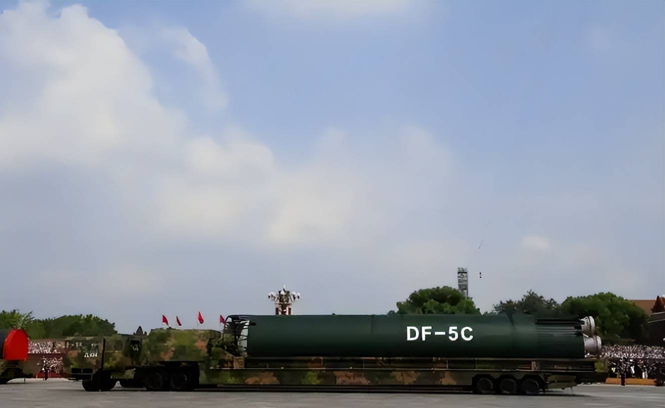 DF-5C全球覆盖射程碾压民兵III，10枚分导弹头让反导系统形同虚设