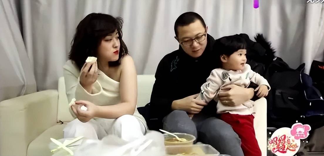 梅婷高调晒伦敦亲子照，儿女搂怀好温馨，快快长成小梅婷！
