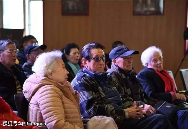 国家一级演员赵克明去世，5月在家吸氧画面曝光，手拿拐杖不离手