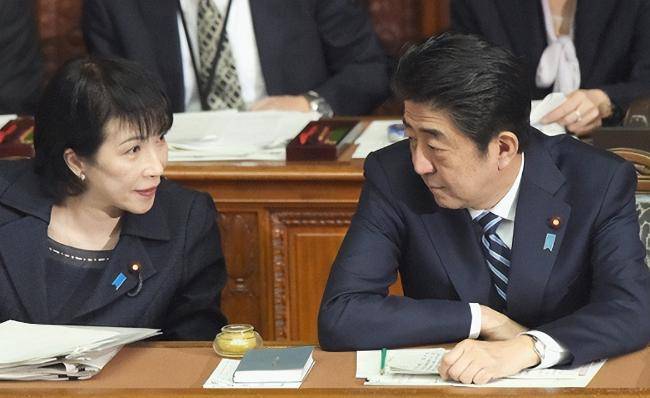 高市早苗突然“认怂”？为了坐稳首相之位，打算放弃参拜靖国神社