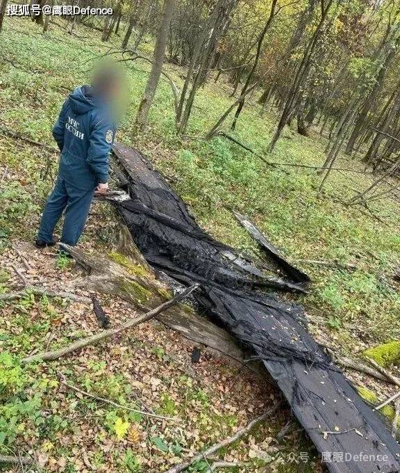 俄军疑似击落首枚“火烈鸟”！彻底摧毁，三发两中炸出15米大坑