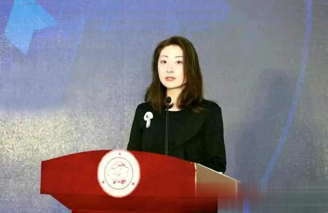 突发！曝宗馥莉已辞职，知情者曝原因，娃哈哈回应，网友热议