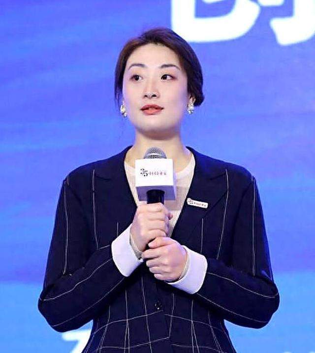 突发！曝宗馥莉已辞职，知情者曝原因，娃哈哈回应，网友热议