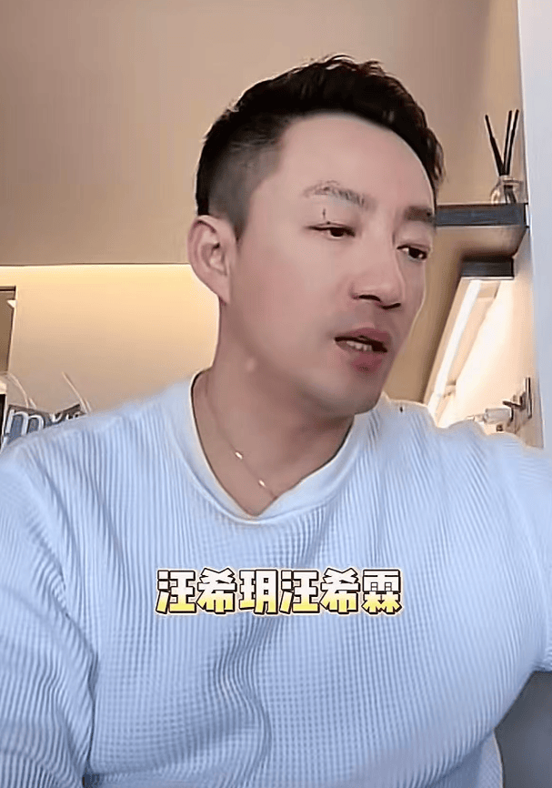 汪小菲返台带马筱梅和岳父母聚餐，消费2300元，箖箖露正脸像大S