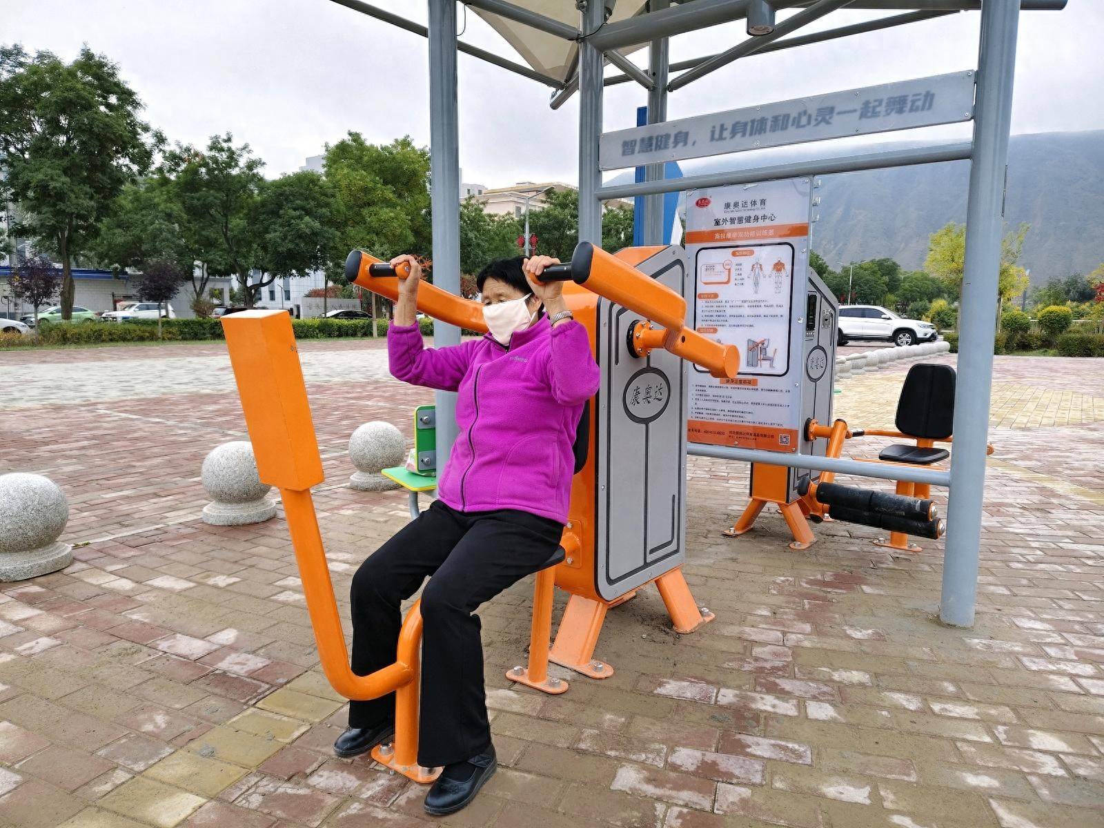 中国·必威古浪：织就“15分钟健身圈”！智能器材“点亮”健康生活