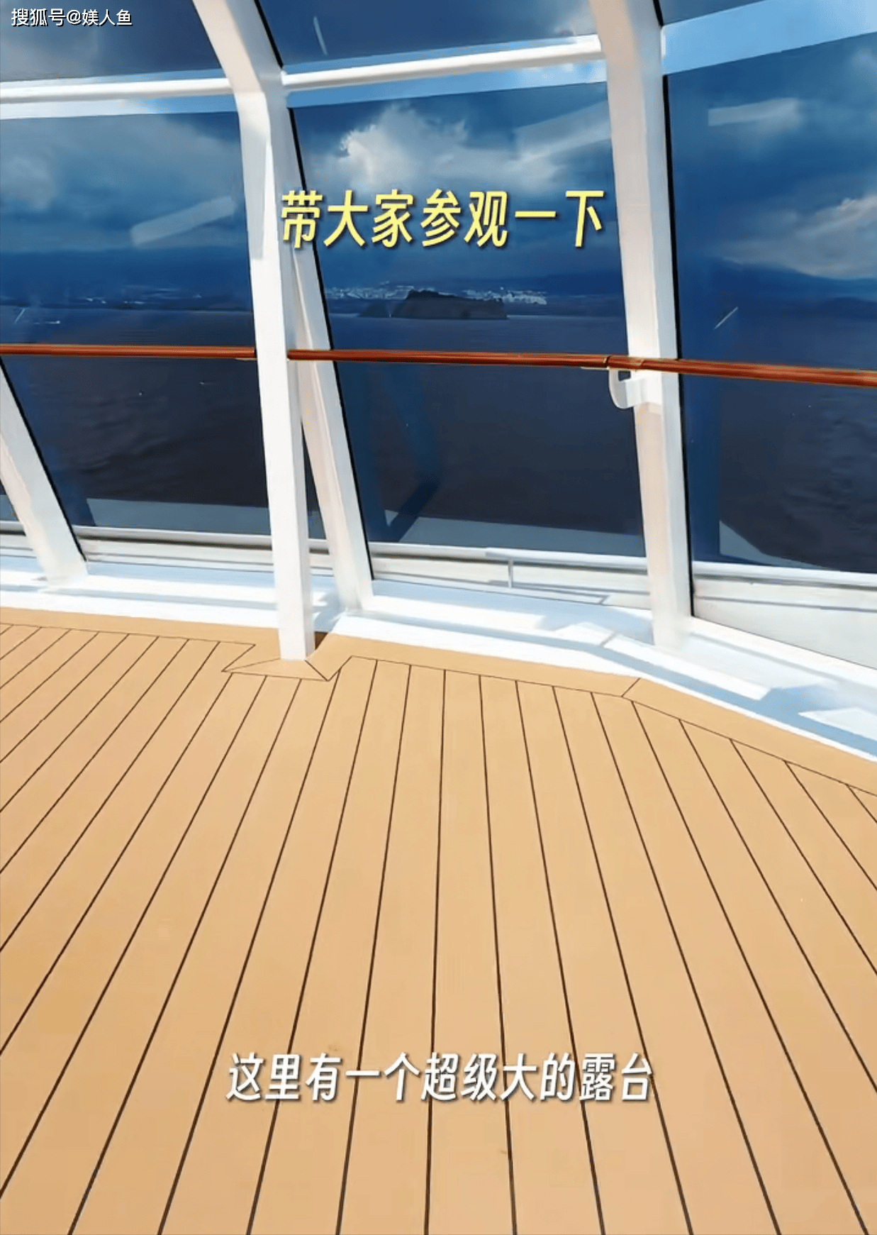 35岁蓝盈莹和妈妈同框似闺蜜，60岁妈妈年轻漂亮，二婚嫁亿万富豪