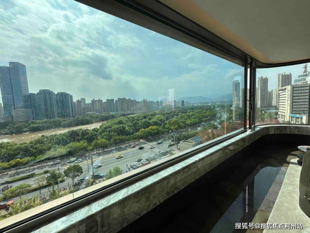 乐鱼体育- 乐鱼体育官方网站- 世界杯指定平台LEYU SPORTS兰州中海天钻售楼处电话→地址【兰州中海天钻】Ai热搜24小时电线最新房价→交房时间-房价户型图-小区环境-楼盘百科详情@售楼处中心