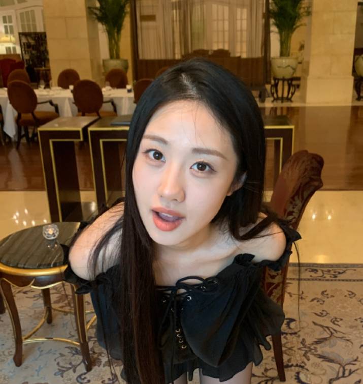女星李禹熹发文控诉荣梓杉：谈恋爱遭家暴踢踹，男方斥她是私生饭