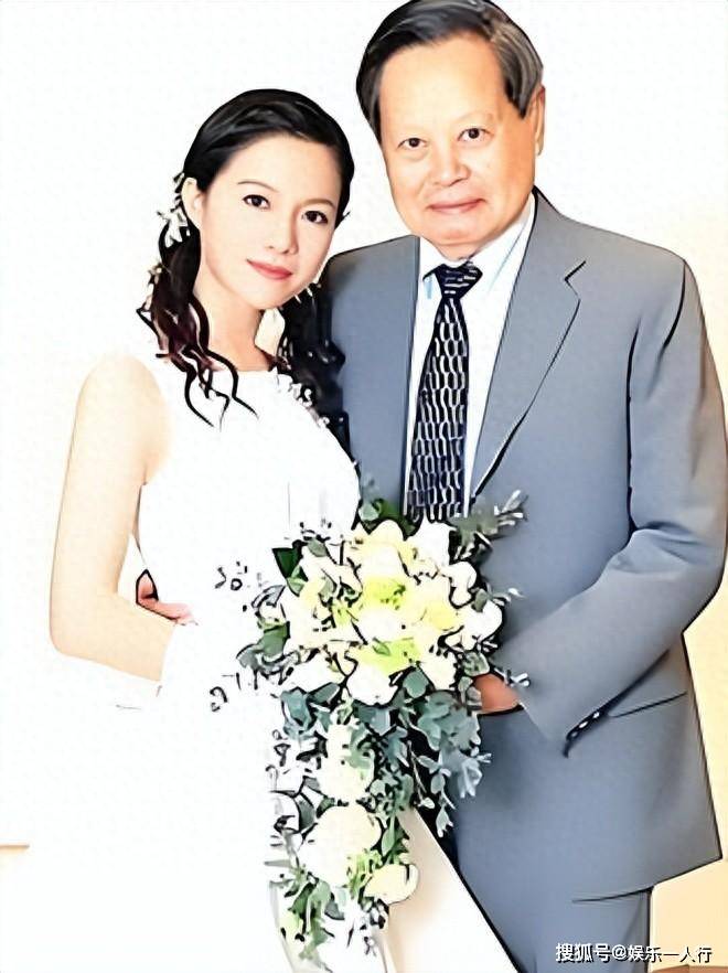 杨振宁去世早有预兆，听了他对妻子的称呼 才明白49岁翁帆果然精明