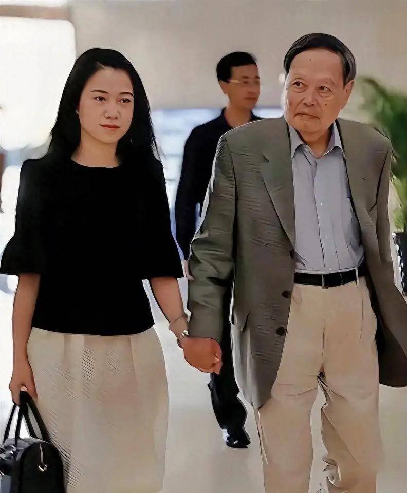 遗产风波落幕！相伴21年翁帆含泪坦言杨振宁生前安排：除生活费外全捐教育事业