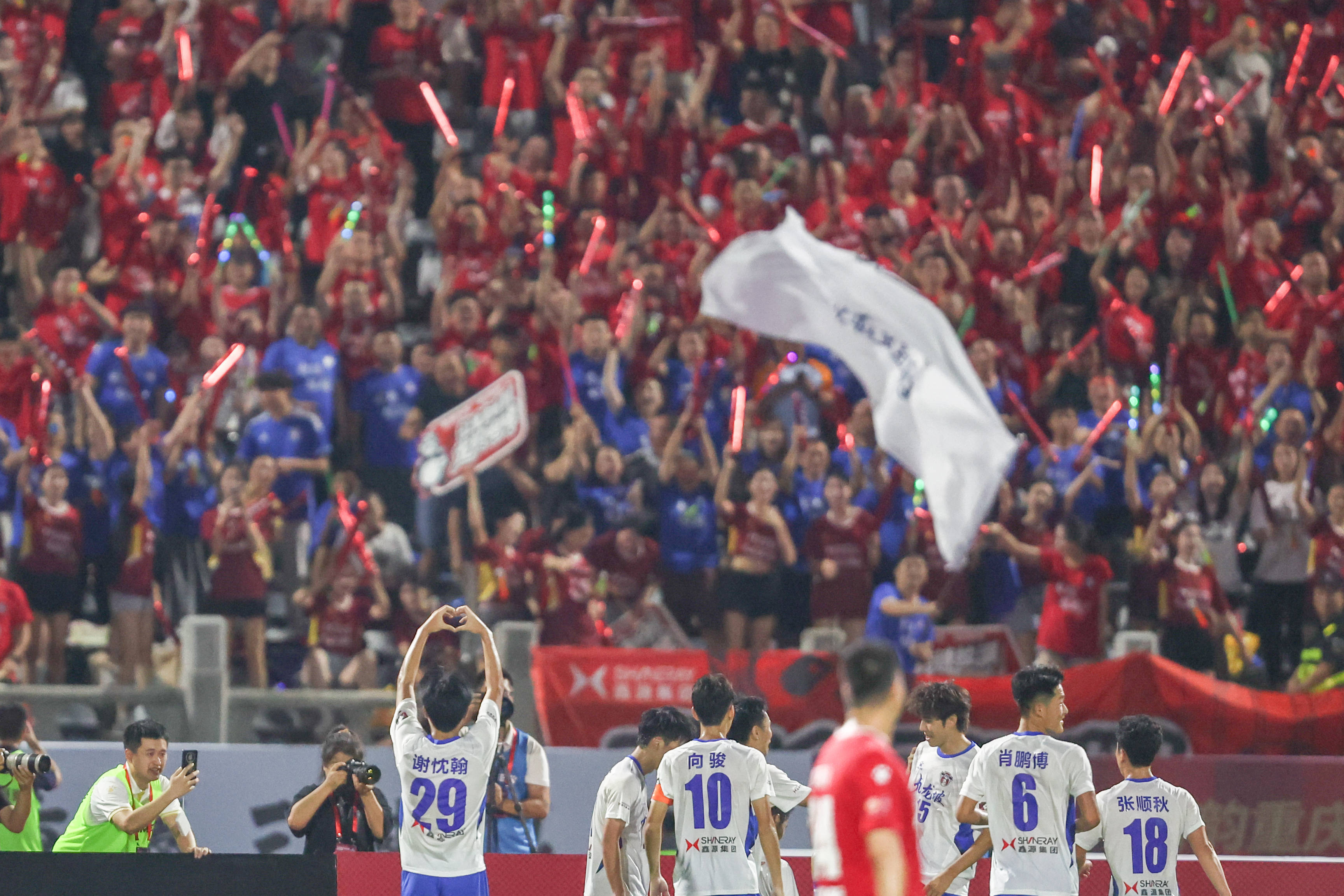 新华社：苏超真能出国脚吗2025江西省城市足球联赛-赛程/比分/球队阵容全掌握-本地足球热血来袭！？业内人士普遍认为很难