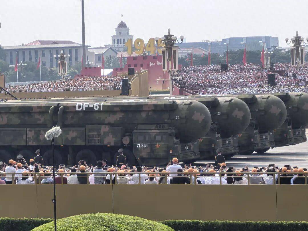 乌军少将：别等到战场上再认清，93阅兵上中国装备到底有多强大！