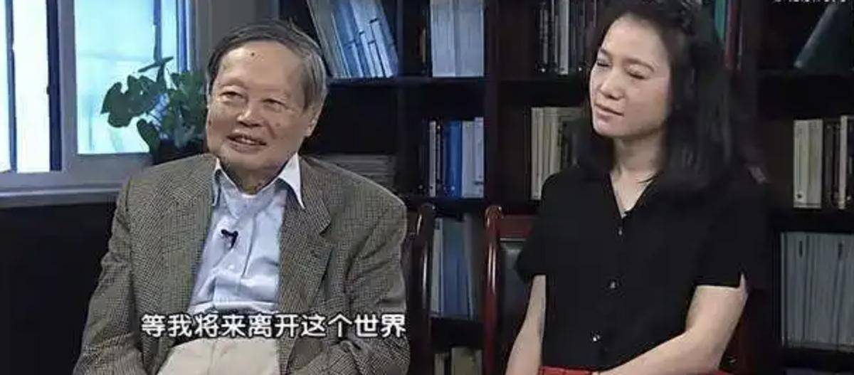 杨振宁葬礼，国旗盖遗体，离世前状态曝光，49岁的翁帆已再无遗憾