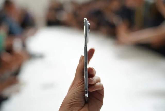 原创             库克的“轻薄”梦醒?iPhone Air被曝暂停生产!