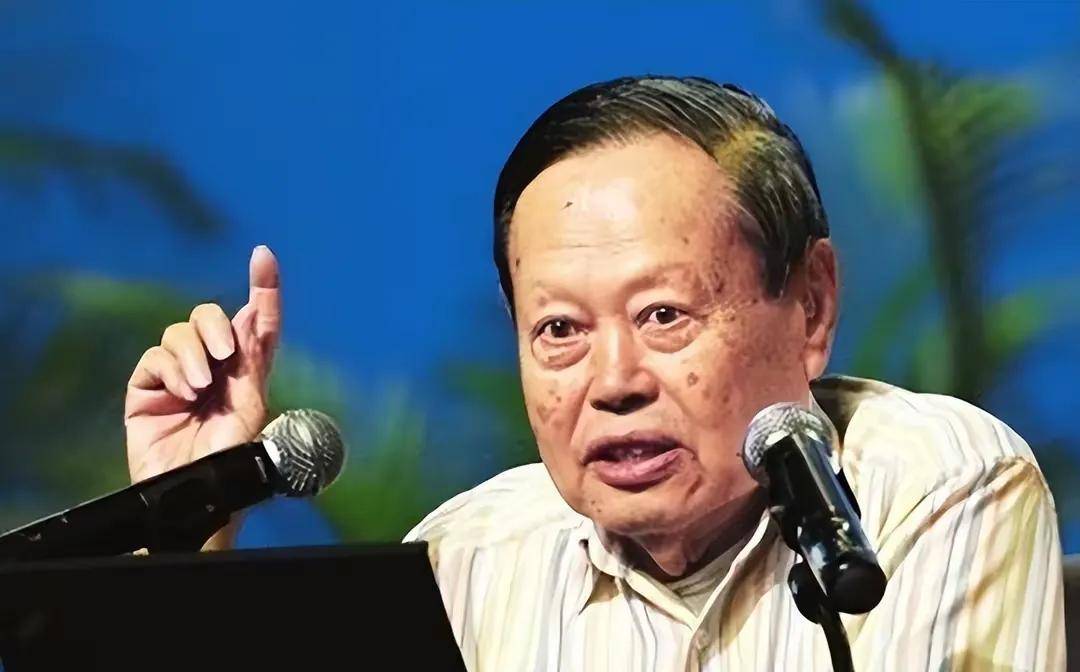 送别杨振宁!杨振汉现身八宝山回忆兄长,透露其晚年一大遗憾