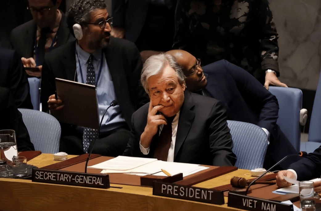 解放军打头阵，10国军队齐聚奔赴伊朗，哈梅内伊终于等到“救星”