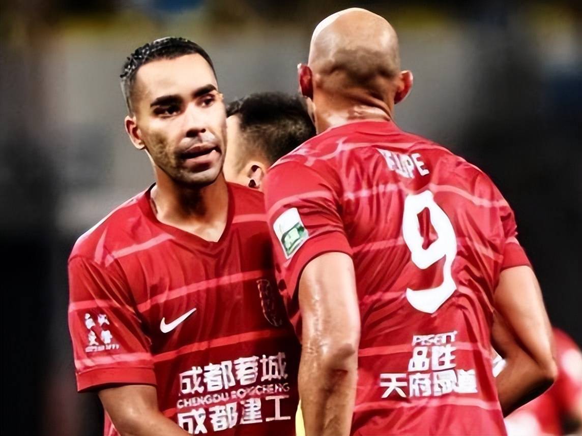 原创             争议!本土名帅:成都蓉城7外援在踢:没夺冠就是教练问题!