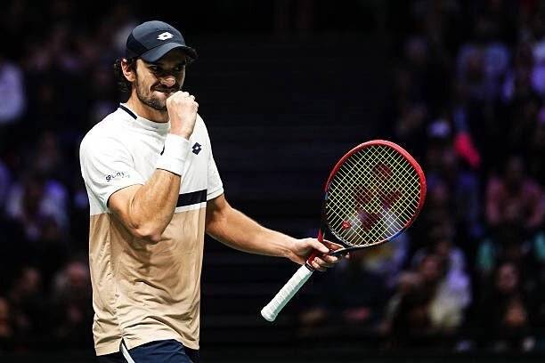 原创             表弟再胜表哥!瓦舍罗逆转晋级巴黎大师赛16强,豪夺1000赛9连胜