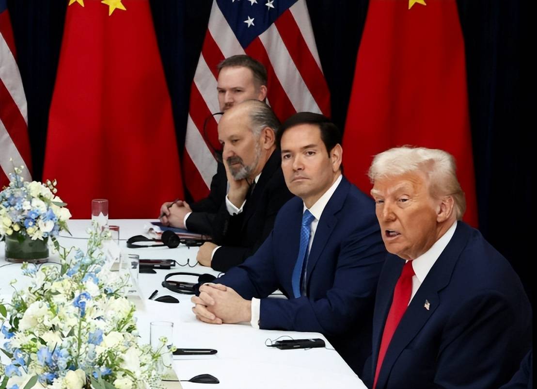 中美釜山会晤持续100分钟，谈完后特朗普火速回国，接下来有两场战争在等着他！