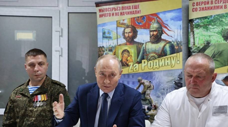 普京称包围红军城乌军,邀外媒去采访,乌克兰厉声警告:谁敢去红军城试试!