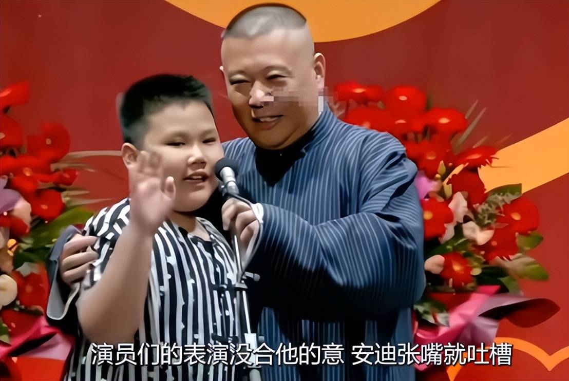 郭德纲带妻儿澳洲度假,10岁郭汾阳穿花裤扎耳洞,不见郭麒麟身影